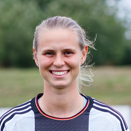 Score Big: Klara Bühl's Inform Card and Earning FC 24 Coins Fast - Bideew